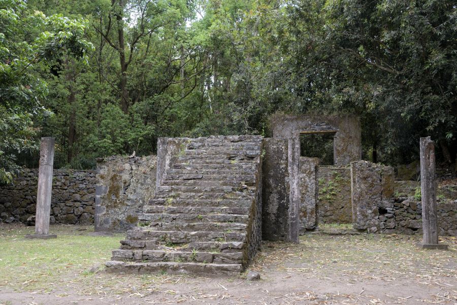 Freistehende Treppenruine
