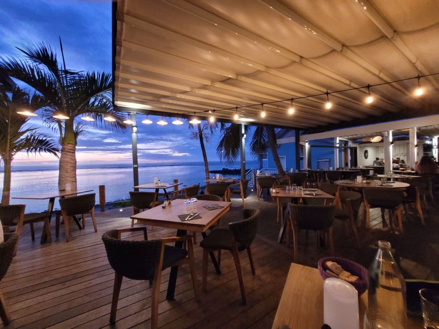 Abends im Restaurant Le Lagon