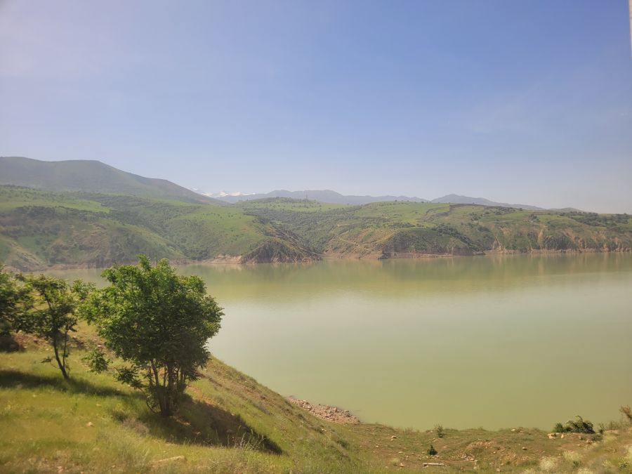 Blick auf den Akhangaran-Stausee