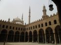 Arkaden im Inneren der Nasir Moschee, im Hintergrund die Minarette der Mohammed Ali Moschee